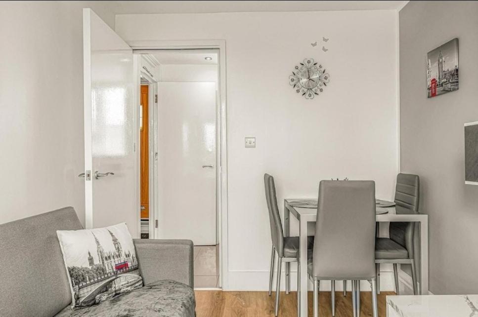 Amazing Marina-Overlooking 1Bed London Exteriör bild